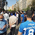 تجمع هواداران استقلال مقابل ساختمان باشگاه