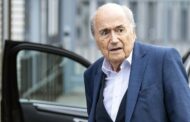 بلاتر: میزبانی جام جهانی قطر اشتباه بزرگی بود