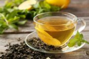 با مضرات نوشیدن چای سبز در روز آشنا شوید