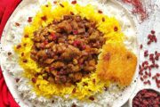 طرز تهیه گردو پلو با مرغ ریش‌ریش؛ شیک و مجلسی