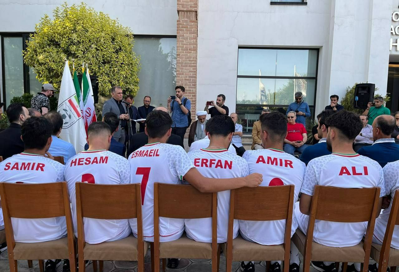  در اتفاقی عجیب، در مراسم بدرقه تیم فوتبال نوجوانان ایران