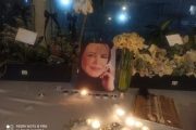 بیتا فرهی در کنار مادرش آرام گرفت