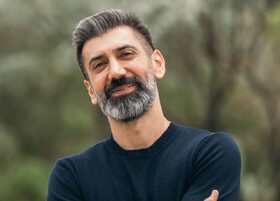 سینا رازانی کارگردانی را آغاز می‌کند