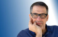 فرهاد جم به صحنه می‌آید