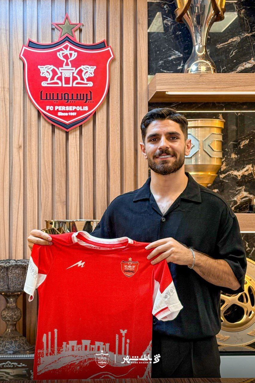 محمد عمری با پرسپولیس تمدید کرد