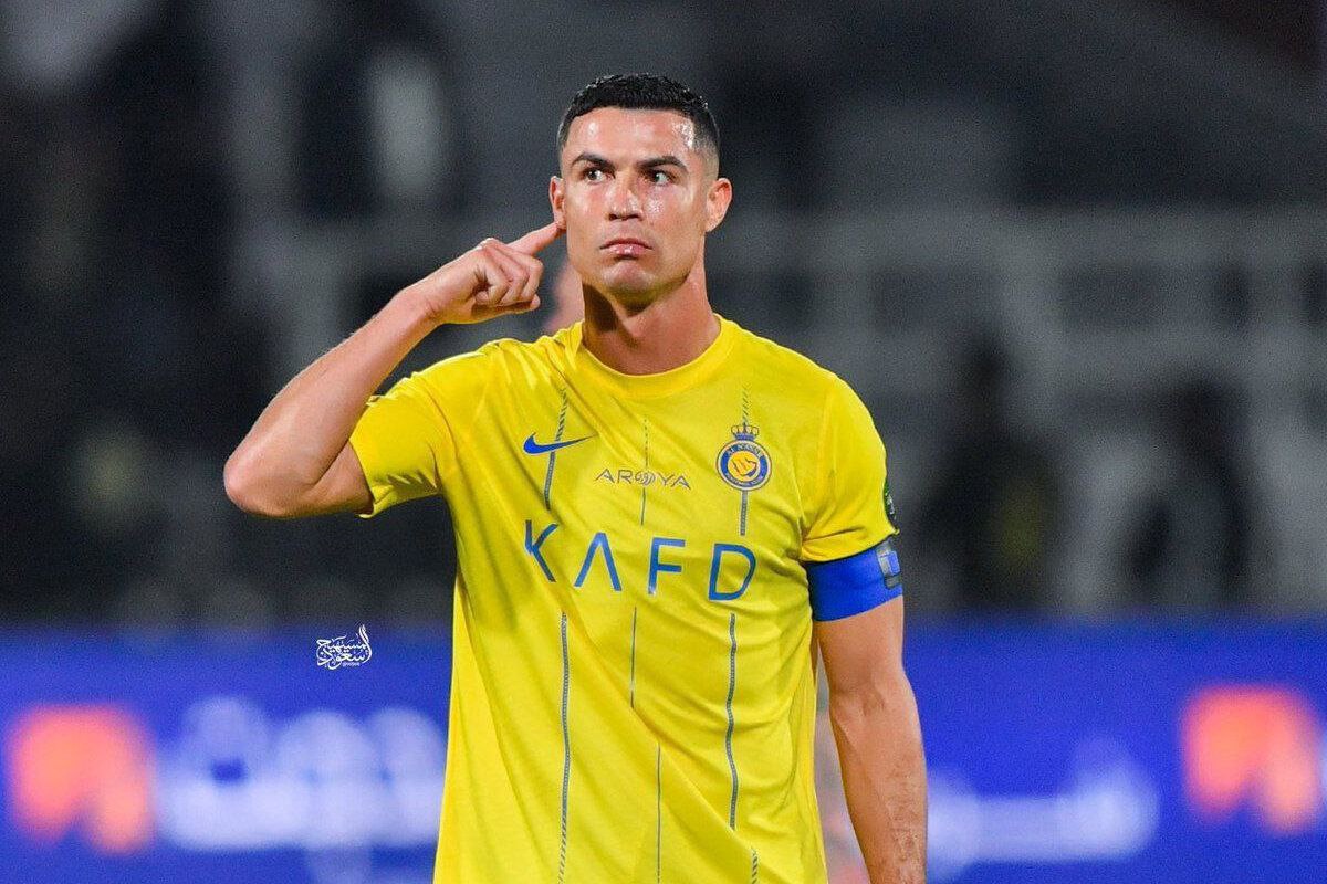 از رونالدو عذرخواهی کنید!