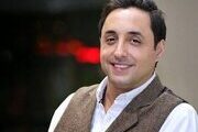 رامبد جوان وقتی می خواهد تمرکز کند، روی تخت دراز می کشد و با مراجعانش حرف می زند!