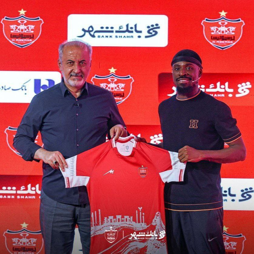 خرید جدید پرسپولیس روی سکو