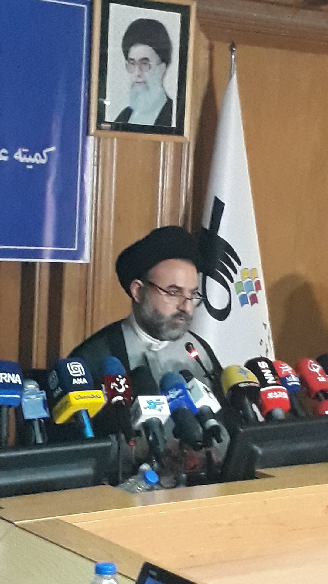 آقا میری:  بازسازی اماکن اداری و تجاری آسیب‌دیده هم توسط شهرداری انجام می شود