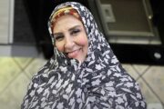مرجانه گلچین با یک تیپ جوان‌پسند در سن ۵۴ سالگی