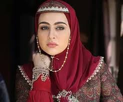 بازیگر سریال گیلدخت با یک استایل پاییزی