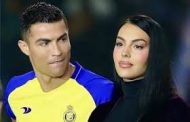 جورجینا با روسری و مانتو در هفته مُد ریاض