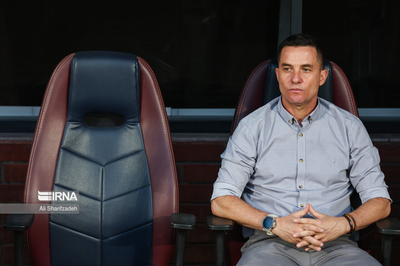 کنفرانس خبری سرمربی جدید پرسپولیس و حواشی آن